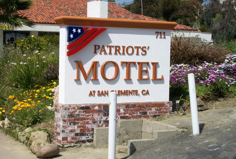Patriot's Motel Marquee Sign
